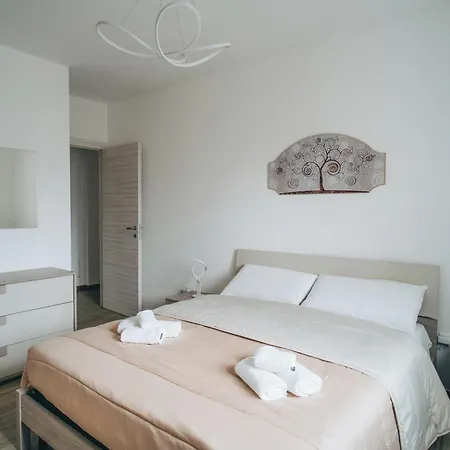 Modern House - A Due Passi Dal Centro Apartment Brindisi