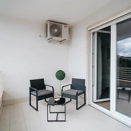 Modern House - A Due Passi Dal Centro Апартаменты