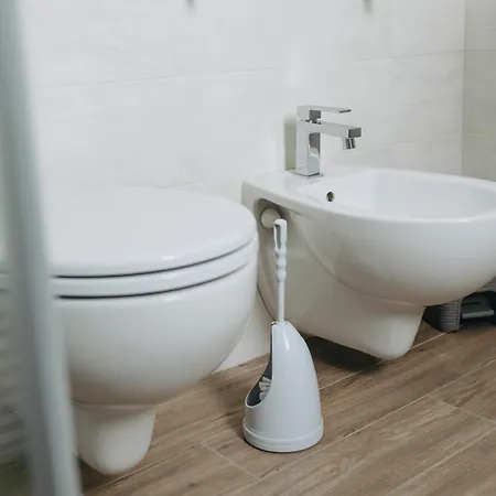 Modern House - A Due Passi Dal Centro Apartment *