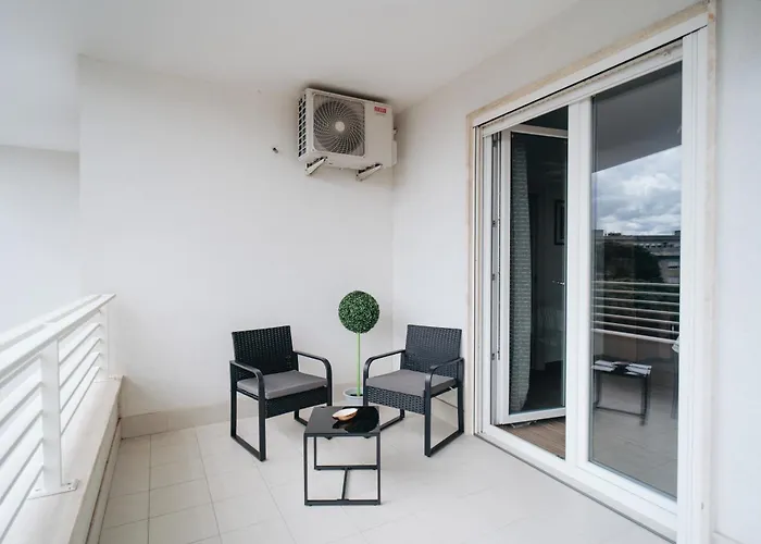 Modern House - A Due Passi Dal Centro Apartment