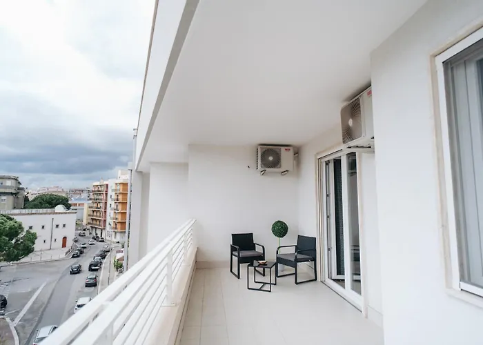 Modern House - A Due Passi Dal Centro Apartment Brindisi